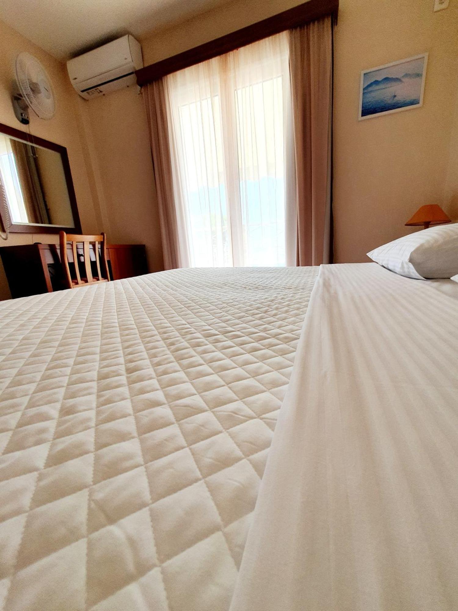 Hotel Acqua Marina - Άκουα Μαρίνα à Agia Marina  Extérieur photo