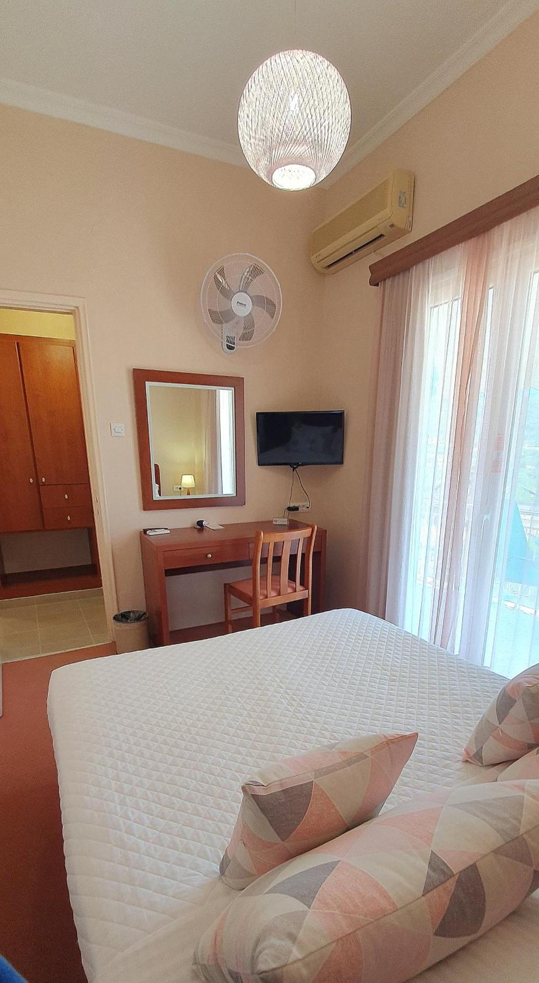Hotel Acqua Marina - Άκουα Μαρίνα à Agia Marina  Extérieur photo